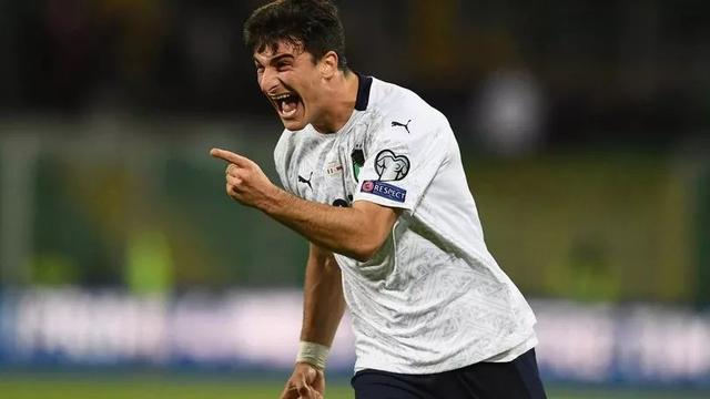 德天空：法兰克福想免签巴黎17岁的攻击型中场让热亚尔